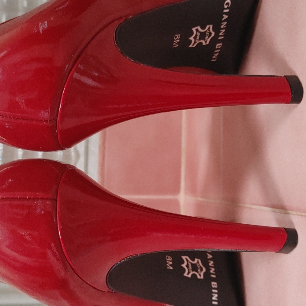 3 Heels - Picture 6 of 7